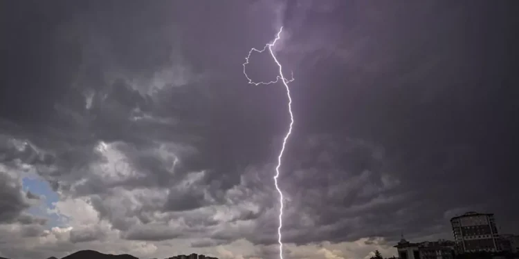 Storm Alert: Met Office Issues Thunderstorm Warning Across London and Southern England
