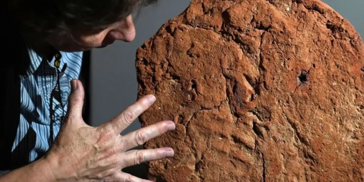 Ancient Echoes, 4,000-Year-Old Handprint Unearthed on Egyptian Soul House Sparks Global Fascination