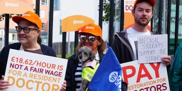 NHS Braces for New Wave of Disruption as Resident Doctors Begin Five-Day Strike Across England