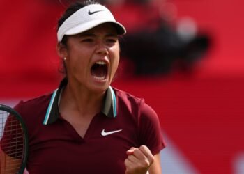 Raducanu’s Resurgence and Venus’s Record-Breaking Feat Highlight Washington Showdowns