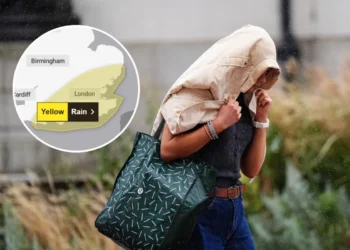 Met Office Issues Urgent Rain Warning for Southeast England, Advises Residents to Prepare Emergency Kit