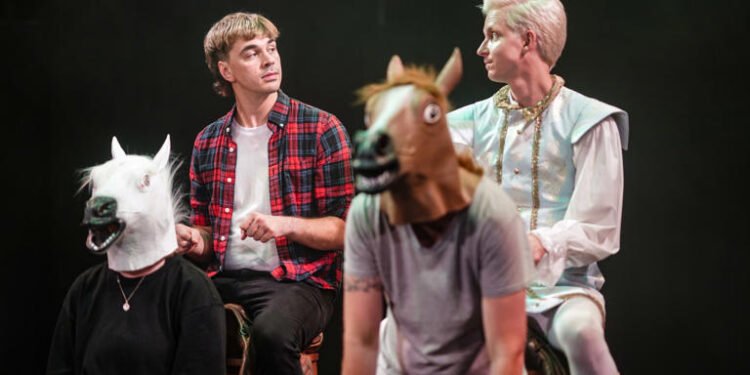 A Wedding on Stage: Couple Tie the Knot in the Midst of Their Fringe Show