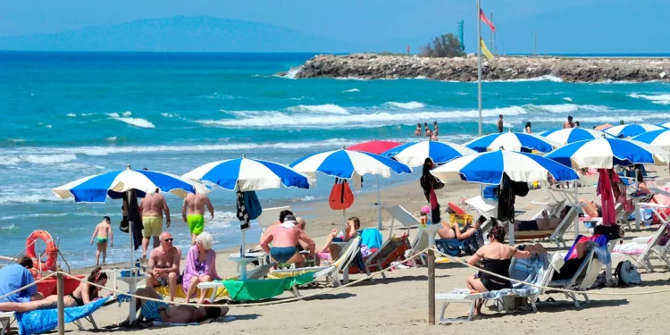 Italians Abandon Private Beaches Amid Rising Rental Costs and Economic Pressures