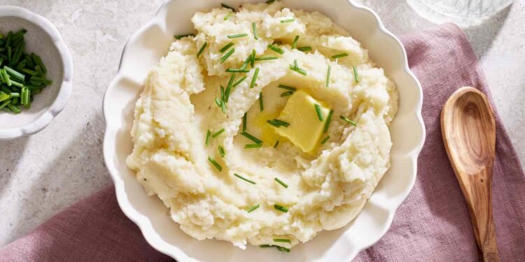 The Secret to Fluffy Mashed Potatoes: Why Boiling May Not Be the Best Option