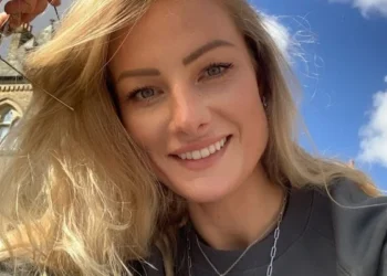 Experienced Skydiver Dies by Suicide Following Relationship Breakdown