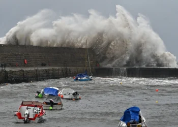 Storm Floris Paralyzes Scotland: Emergency Response in Motion as Travel Disruption Worsens