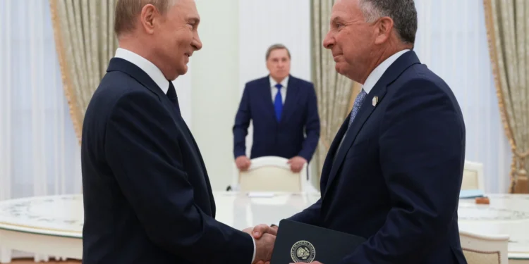 Putin Considers Temporary Suspension of Air Strikes on Ukraine Amid Pressure from Trump Administration