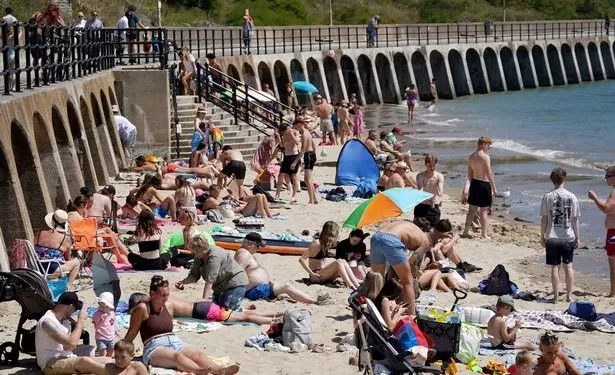 UK Weather Update: Hottest Day of Heatwave Forecast with Chance of Temperatures Reaching 35°C