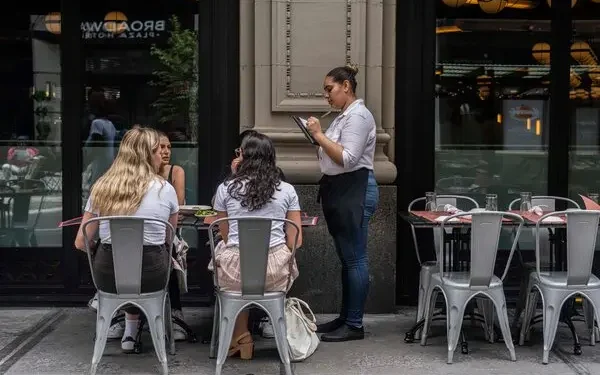 Wage Rises Slow as Retail and Hospitality Jobs Continue to Fall