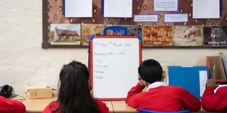 Ministers Consider Granting Mayors Oversight of Schools and Hospitals in Major Devolution Push