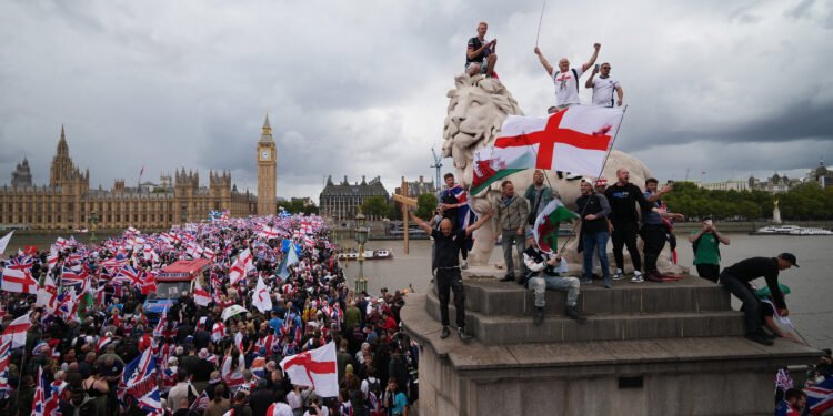 Far-Right Rally in London Draws Record Crowds Amid Clashes with Police