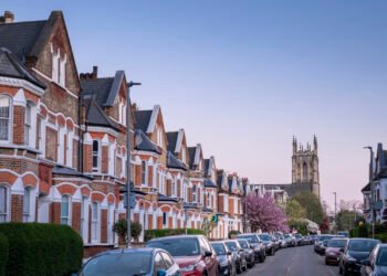 Cuts to home insulation funding threaten UK climate goals