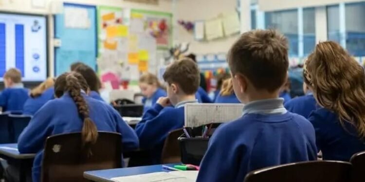 White Low-Income Pupils in England Show Lowest Levels of School Engagement, Study Finds