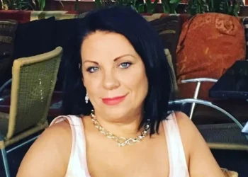 US Podcaster Helps Land “Queen of the Con” Behind Bars in Northern Ireland