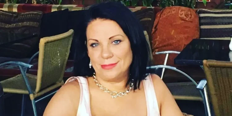 US Podcaster Helps Land “Queen of the Con” Behind Bars in Northern Ireland