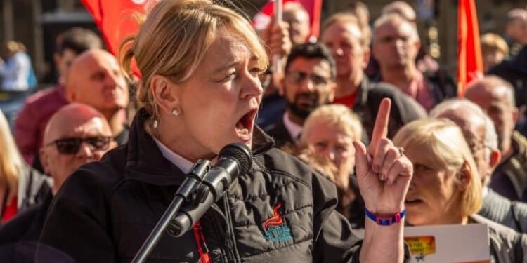 Starmer Urged to Champion Workers’ Rights Amid Low Public Awareness