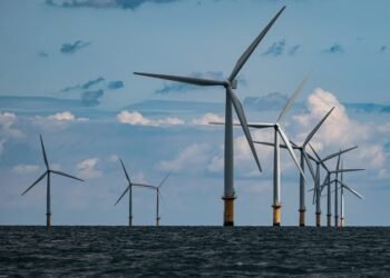 Ed Miliband Urges Labour to Confront Billionaire-Backed Opposition to Net Zero Goals