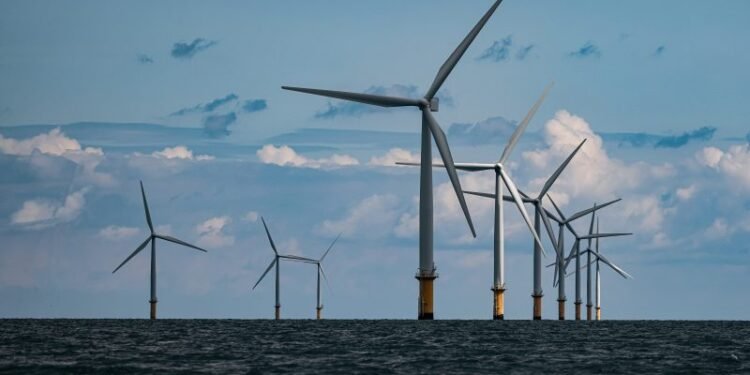 Ed Miliband Urges Labour to Confront Billionaire-Backed Opposition to Net Zero Goals