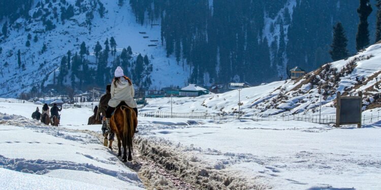 Kashmir: Nature’s Splendid Masterpiece Shaped by Climate