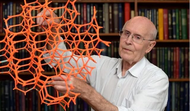 British Scientist Wins Nobel for ‘Harry Potter’ Material
