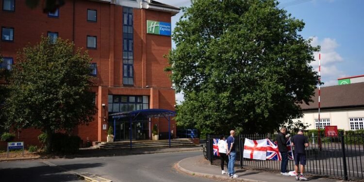 Home Office squandered billions on asylum hotels, MPs say