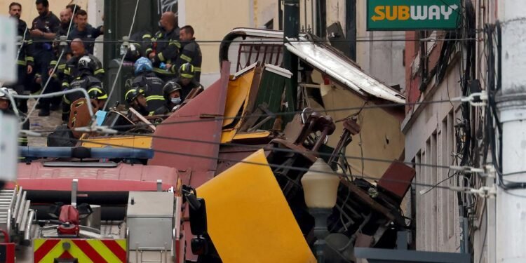 Lisbon Transport Board Resigns After Deadly Funicular Crash