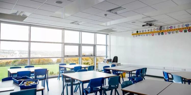 One in 12 Secondary Pupils Sent to Isolation Weekly