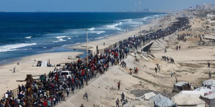 Ceasefire Takes Hold: Palestinians Begin Returning to Northern Gaza Amid Israel’s Troop Withdrawal