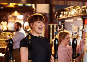 Pubs and Clubs Could Stay Open Until Early Hours to Boost UK Economy