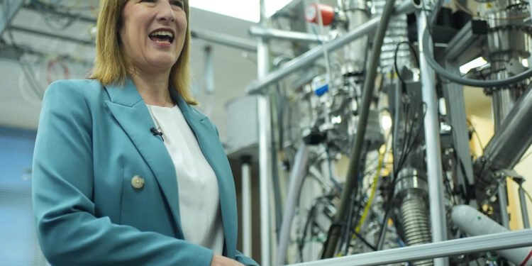 Reeves Rejects £1bn NHS Payout Plea from Streeting