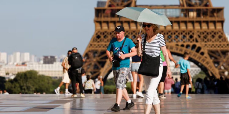 UK braces for wet weekend as Met Office issues NI rain warning