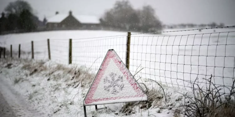 UK Faces Arctic Blast as Polar Vortex Disruption Brings Heavy Snow
