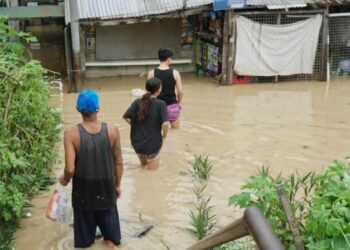 Six Dead as Super Typhoon Fung-wong Hits the Philippines