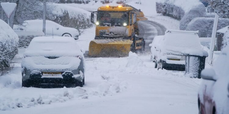 Arctic Blast Hits UK as Snow and Ice Warnings Trigger Travel Disruption