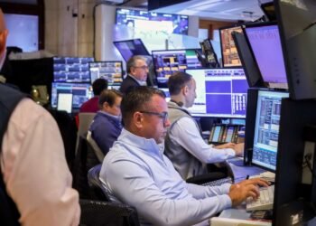 Global markets drop amid tech sell-off and China slowdown