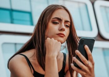 Ofcom urges platforms to limit abuse and curb online ‘pile-ons’