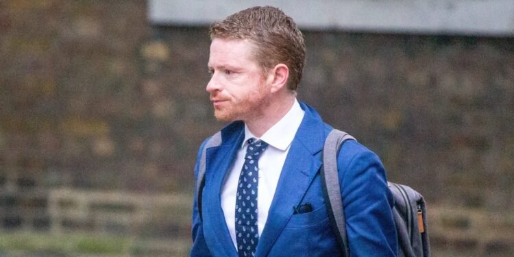 Pressure Mounts on Starmer to Sack Chief of Staff Over Briefing Row