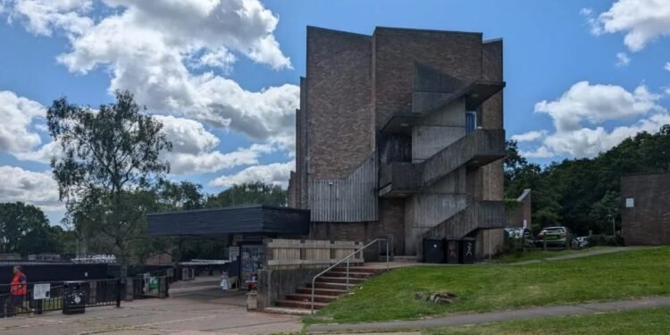 Shoppers Left in Darkness After Clock Change Delay