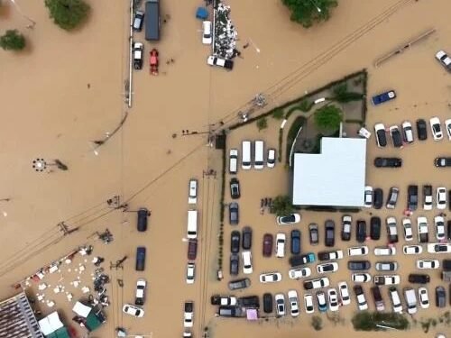 Southeast Asia floods claim 241 lives, rescue efforts continue