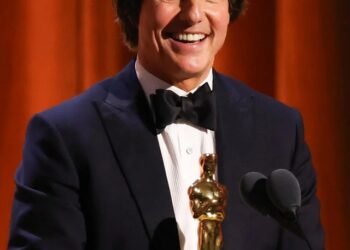 Tom Cruise Wins First Oscar: “Making Films Is Who I Am”