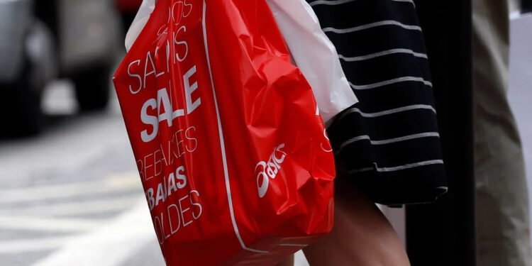 Warning as Britons prepare to spend £4 billion this Black Friday