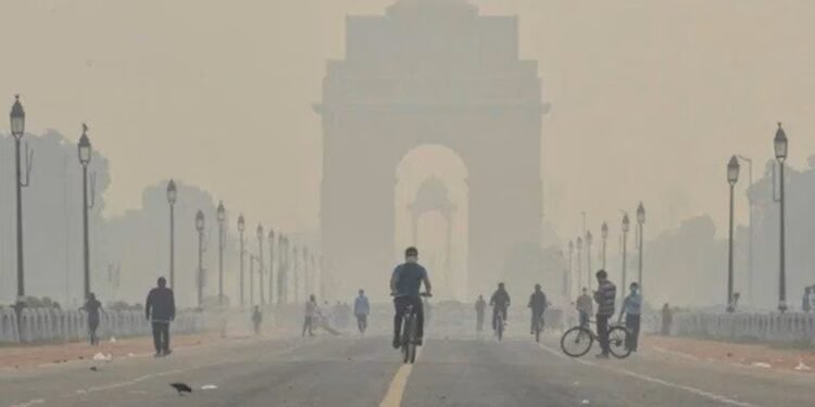 Delhi Tightens Curbs as Citizens Protest Over Toxic Air
