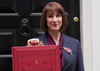 UK Borrowing Rises Above Forecasts as November Pressures Mount