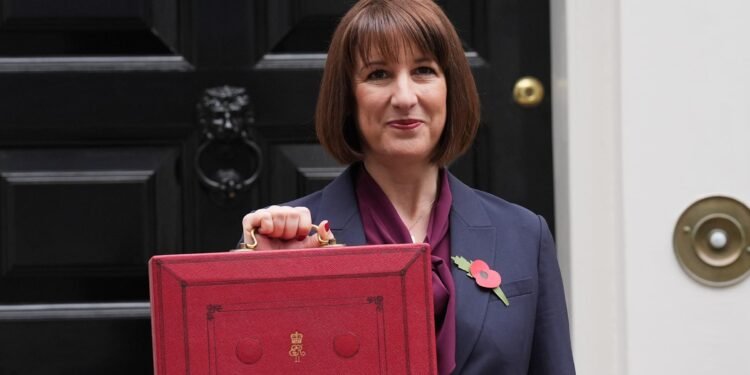 UK Borrowing Rises Above Forecasts as November Pressures Mount