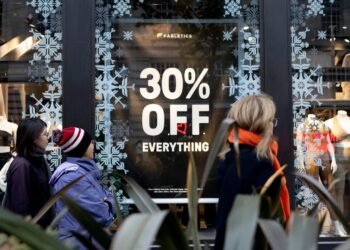 Black Friday Footfall Falls as UK Shoppers Hold Back Amid Economic Concerns