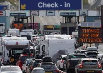 Dover Ferry Delays Disrupt Christmas Travel Amid French Border IT Glitch