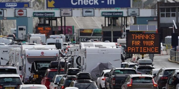 Dover Ferry Delays Disrupt Christmas Travel Amid French Border IT Glitch