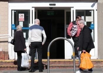 UK unemployment rises to four-year high of 5.1% before budget