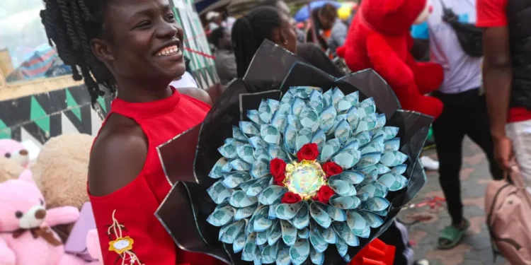 Kenyans drop flowers for Valentine's bouquets of cash