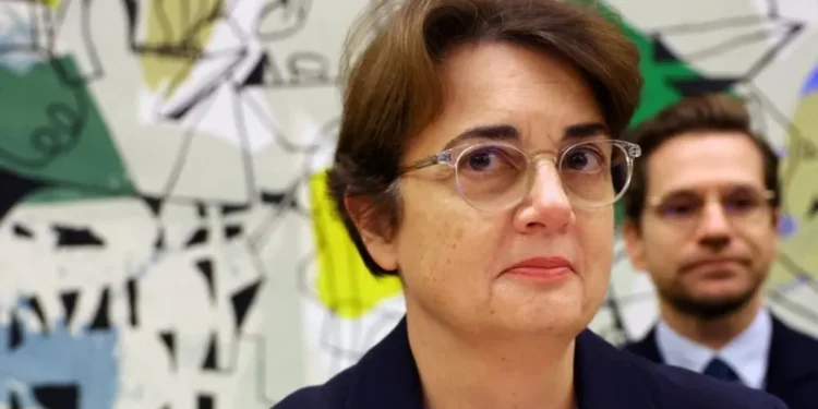 Louvre museum director resigns heist